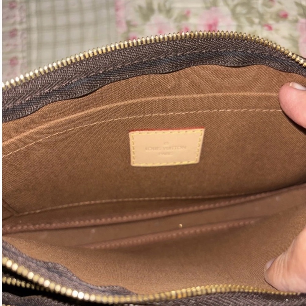 Louis Vuitton Brown and Pink Crossbody Bag with Iconic Monogram - Picture 6 of 10